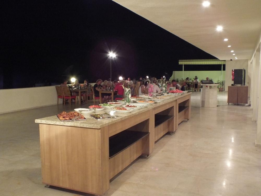 Tuntas Family Suites Kusadası Exterior foto
