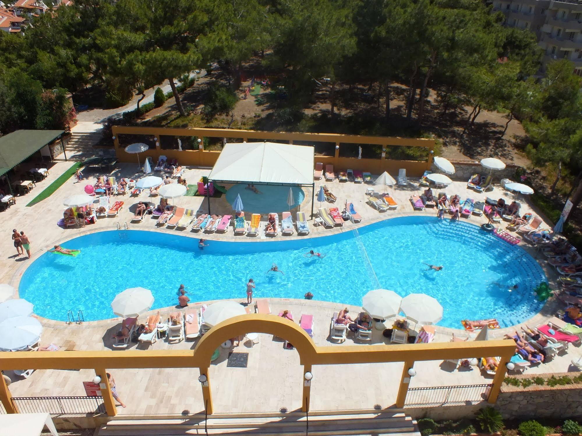 Tuntas Family Suites Kusadası Exterior foto